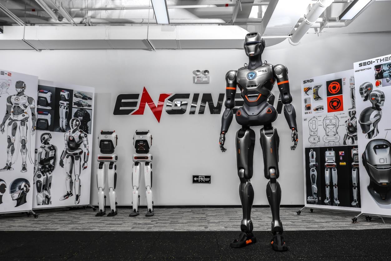 EngineAI Robotics SE01 humanoid robot