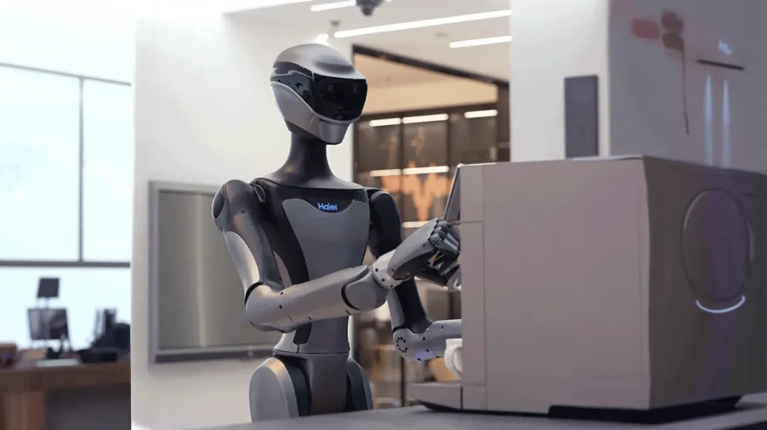 Haier HIVA Haiwa humanoid robot