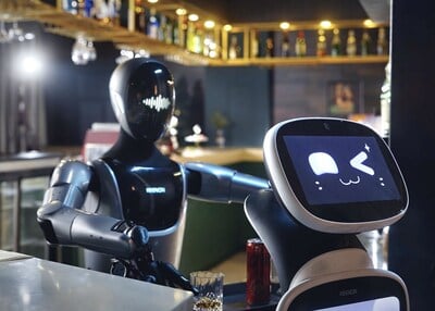 KEENON Robotics Keenon XMAN‑R1 humanoid robot